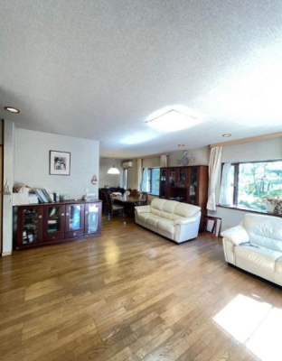 ���{�����s�R�蒬�̒��È�ˌ��Ẵ��r���O