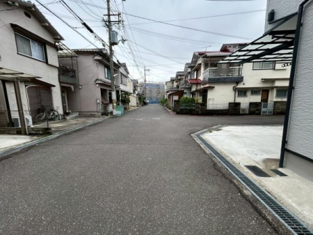 ���{�Q����s���q1���ڂ̒��È�ˌ��Ă̑O�ʓ��H�܂ތ��n�ʐ^