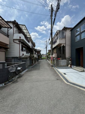 ���{�Q����s����5���ڂ̐V�z��ˌ��Ă̑O�ʓ��H�܂ތ��n�ʐ^