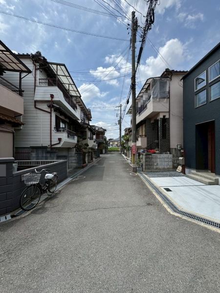 ���{�Q����s����5���ڂ̐V�z��ˌ��Ă̑O�ʓ��H�܂ތ��n�ʐ^