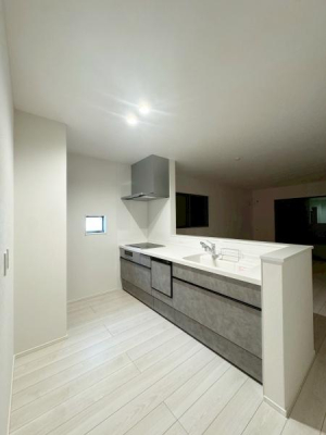 ���{�Q����s����5���ڂ̐V�z��ˌ��ẴL�b�`��