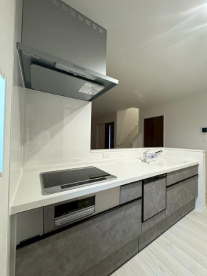 ���{�Q����s����5���ڂ̐V�z��ˌ��ẴL�b�`��