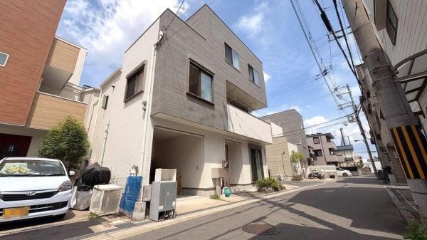 ���{���s��������1���ڂ̒��È�ˌ��Ă̑O�ʓ��H�܂ތ��n�ʐ^