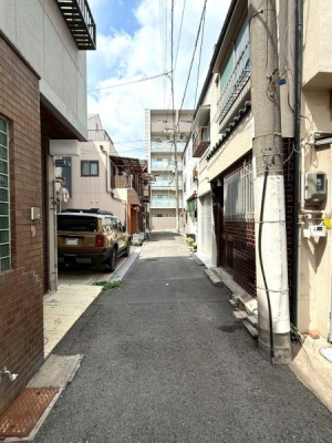 ���{���s�����ߋ�3���ڂ̒��Ãe���X�n�E�X�̑O�ʓ��H�܂ތ��n�ʐ^