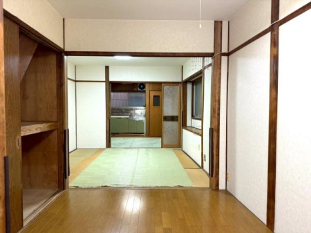 ���{���s�����ߋ�3���ڂ̒��Ãe���X�n�E�X�̃��r���O