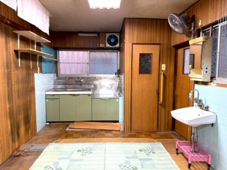 ���{���s�����ߋ�3���ڂ̒��Ãe���X�n�E�X�̃��r���O