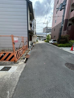 ���{�����s�r��3���ڂ̓y�n�̑O�ʓ��H�܂ތ��n�ʐ^