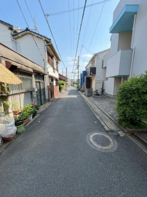 ���{�����s����]1���ڂ̒��È�ˌ��Ă̑O�ʓ��H�܂ތ��n�ʐ^