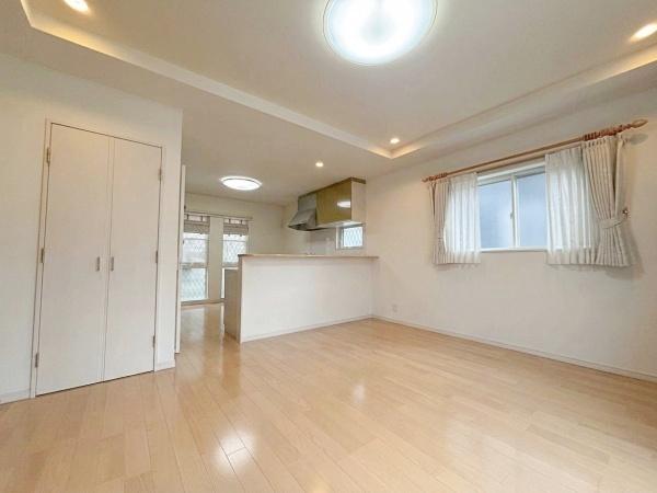 ���{�����s�R�蒬�̒��È�ˌ��Ẵ��r���O