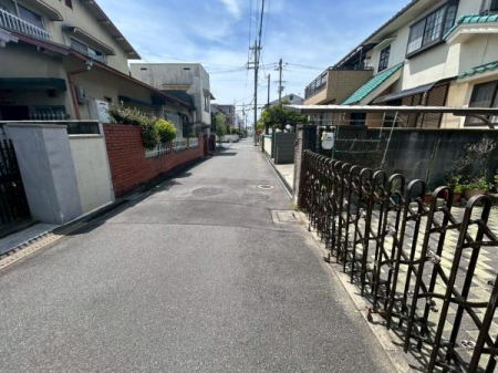 ���{�Q����s�L�쒬�̒��È�ˌ��Ă̑O�ʓ��H�܂ތ��n�ʐ^