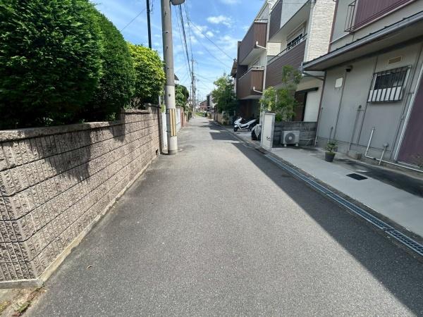 ���{�Q����s�L�쒬�̒��È�ˌ��Ă̑O�ʓ��H�܂ތ��n�ʐ^