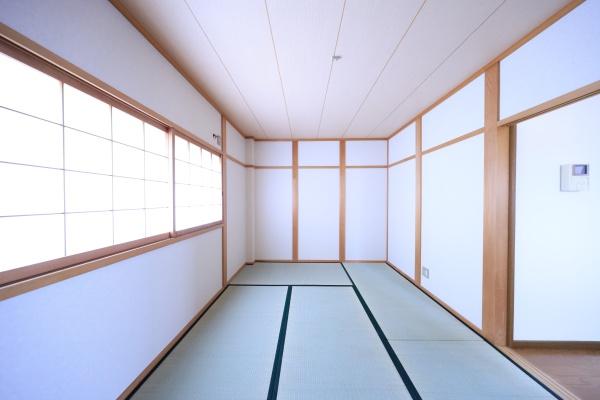 ���{���s���Z�g�擒��4���ڂ̒��È�ˌ��Ă̘a��