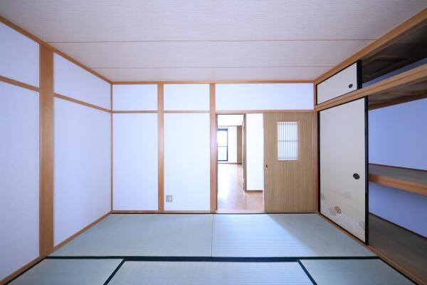 ���{���s���Z�g�擒��4���ڂ̒��È�ˌ��Ă̘a��