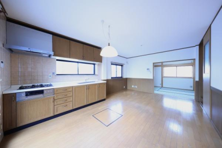 ���{���s���Z�g�擒��4���ڂ̒��È�ˌ��Ẵ��r���O