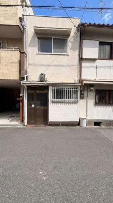 ���{���s����撆��6���ڂ̒��Ãe���X�n�E�X�̌��n�O�ώʐ^