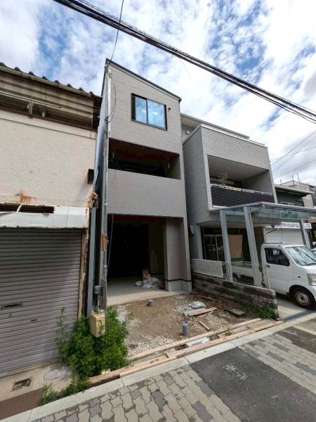 ���{���s�����c��3���ڂ̐V�z��ˌ��Ă̒��ԏ�