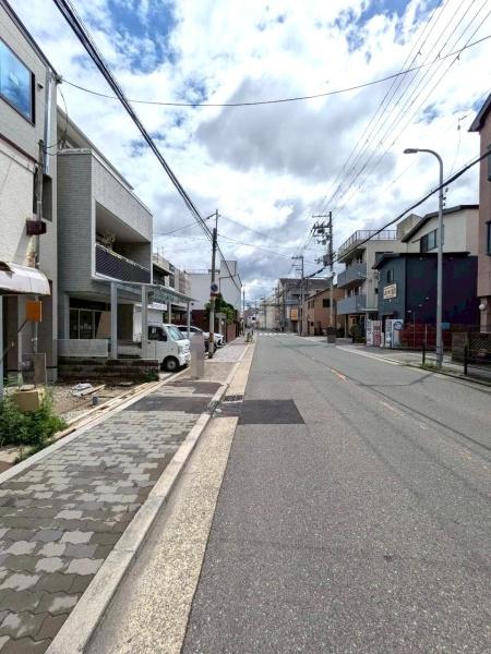 ���{���s�����c��3���ڂ̐V�z��ˌ��Ă̑O�ʓ��H�܂ތ��n�ʐ^