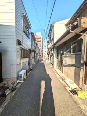 ���{���s����搶�쐼4���ڂ̓y�n�̑O�ʓ��H�܂ތ��n�ʐ^