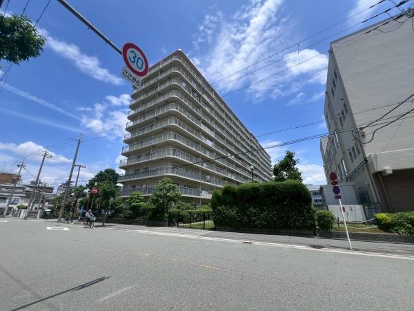 大阪府大阪市淀川区三国本町2丁目 13-37の中古マンションの現地外観写真