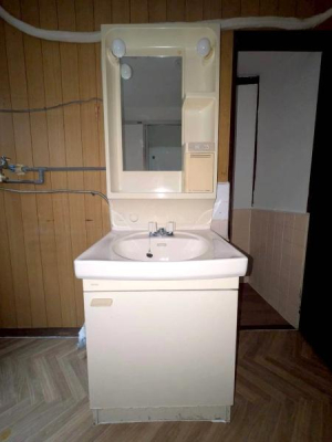 ���{���s����揟�R��1���ڂ̒��Ãe���X�n�E�X�̐��ʑ�E���ʏ�
