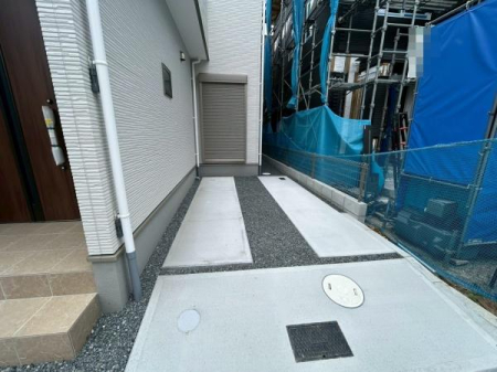 ���{�Q����s�t�����̐V�z��ˌ��Ă̒��ԏ�