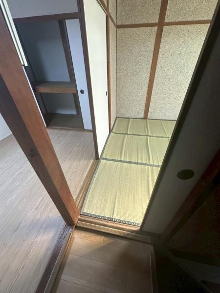 ���{�a��s���̗t��1���ڂ̒��Ãe���X�n�E�X�̂��̑�����