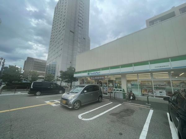 ���Ɍ����s���啨��1���ڂ̓y�n�̎��ӊ�