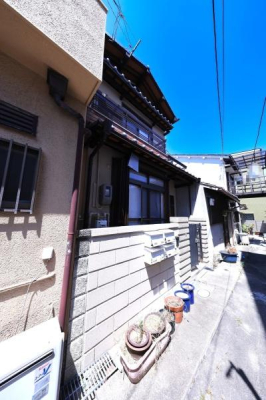 ���{���s���Z�g��j����3���ڂ̒��Ãe���X�n�E�X�̂��̑����n
