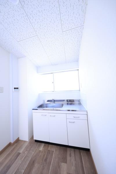 ���{���s����撆�쐼1���ڂ̒��Ãe���X�n�E�X�̃L�b�`��
