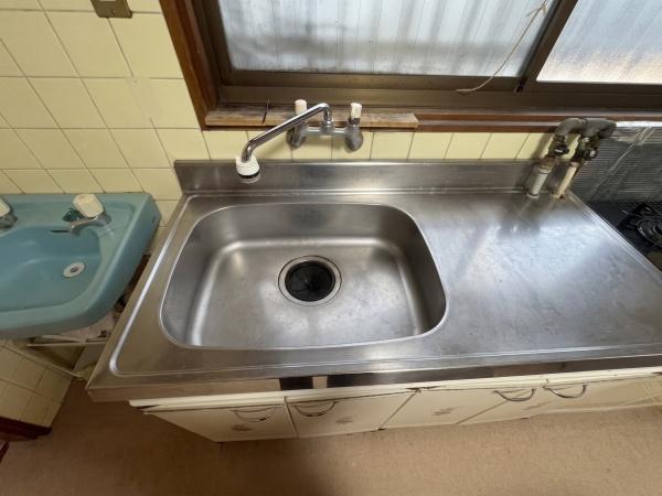 ���Ɍ����s���]4���ڂ̒��Ãe���X�n�E�X�̃L�b�`��