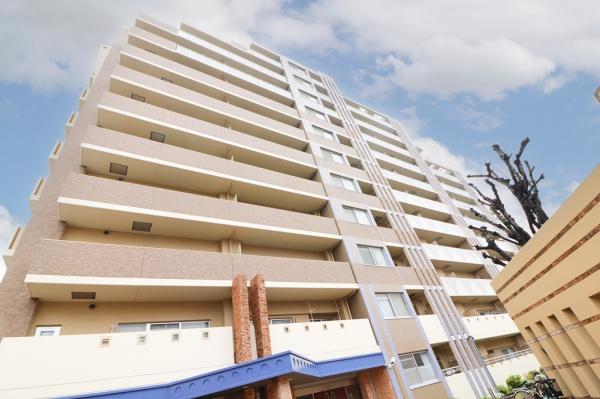 大阪府吹田市山田市場の中古マンションの現地外観写真