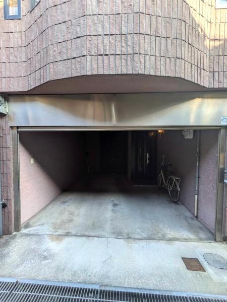 ���{���s����揟�R��1���ڂ̒��È�ˌ��Ă̒��ԏ�