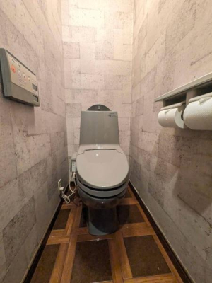 ���{���s����揟�R��1���ڂ̒��È�ˌ��Ẵg�C��