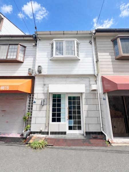 ���Ɍ����s�œ�1���ڂ̒��Ãe���X�n�E�X�̌��n�O�ώʐ^