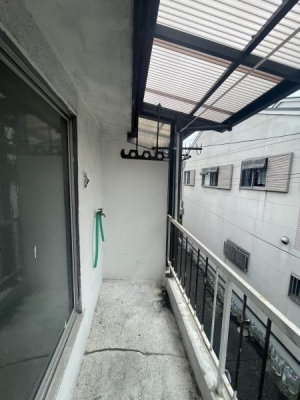 ���{����s����4���ڂ̒��Ãe���X�n�E�X�̃o���R�j�[