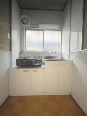 ���{����s����4���ڂ̒��Ãe���X�n�E�X�̃L�b�`��