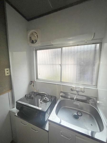 ���{����s����4���ڂ̒��Ãe���X�n�E�X�̃L�b�`��