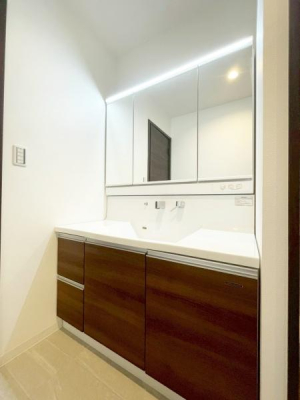 {Lsiy3ڂ̐VzˌĂ̐ʑEʏ