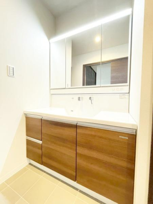 {Lsiy3ڂ̐VzˌĂ̐ʑEʏ