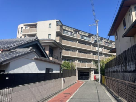 ���{�����s���R���̒��Ã}���V�����̌��n�O�ώʐ^